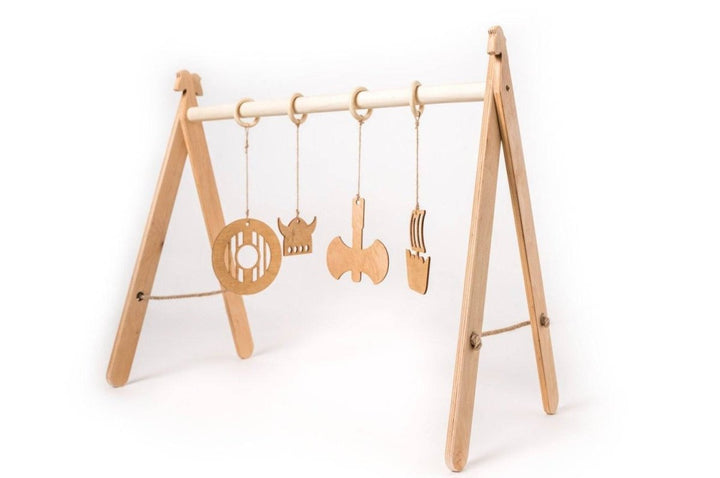 Babygym i trä med Vikingatema - Rootly - Bebis