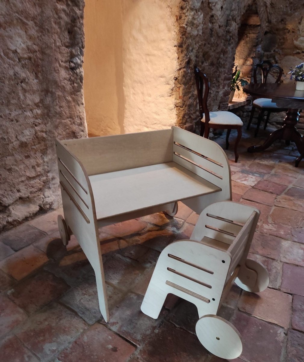 Bord och stol i Montessori stil - Wagon Wheel - Rootly - Montessori möbler