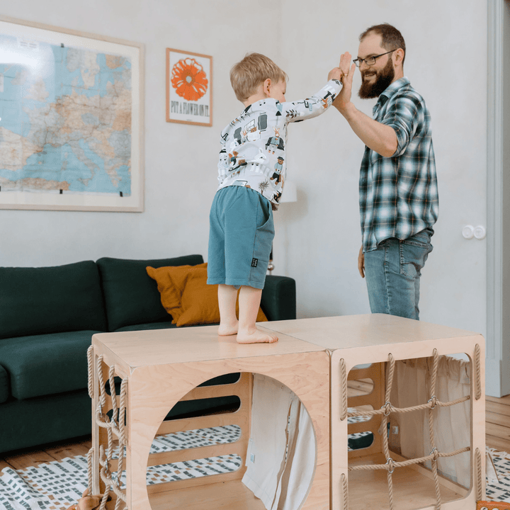 CUBITRI® klätterkub för lek med träfönster - Rootly - Klätterställningar