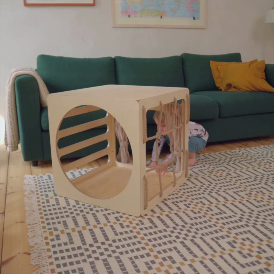 CUBITRI® klätterkub för lek med träfönster - Rootly - Klätterställningar