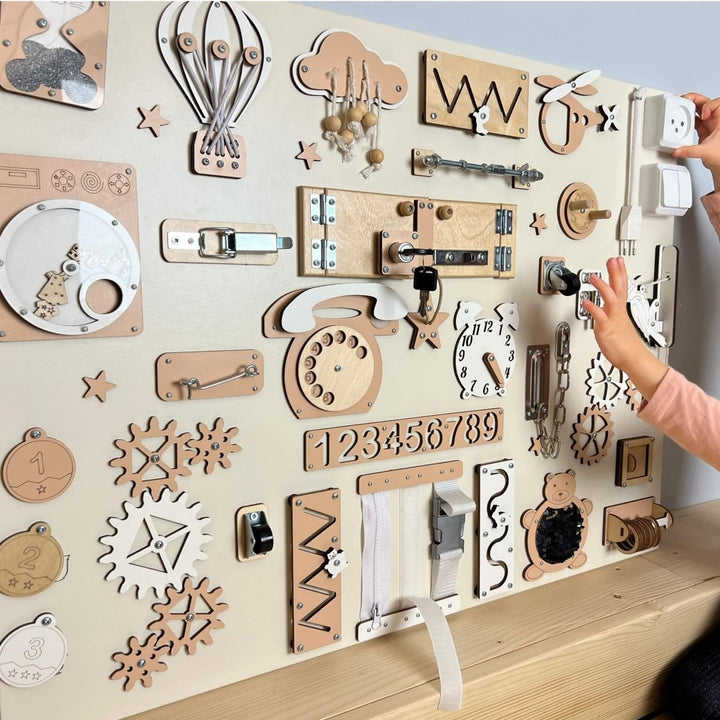 Extra stor Montessori aktivitetsbräda med sensoriska aktiviteter (60×80 cm) - Rootly - Montessori leksaker