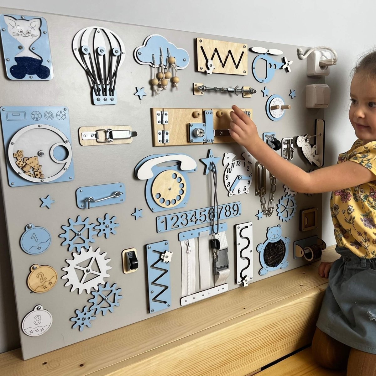 Extra stor Montessori aktivitetsbräda med sensoriska aktiviteter (60×80 cm) - Rootly - Montessori leksaker