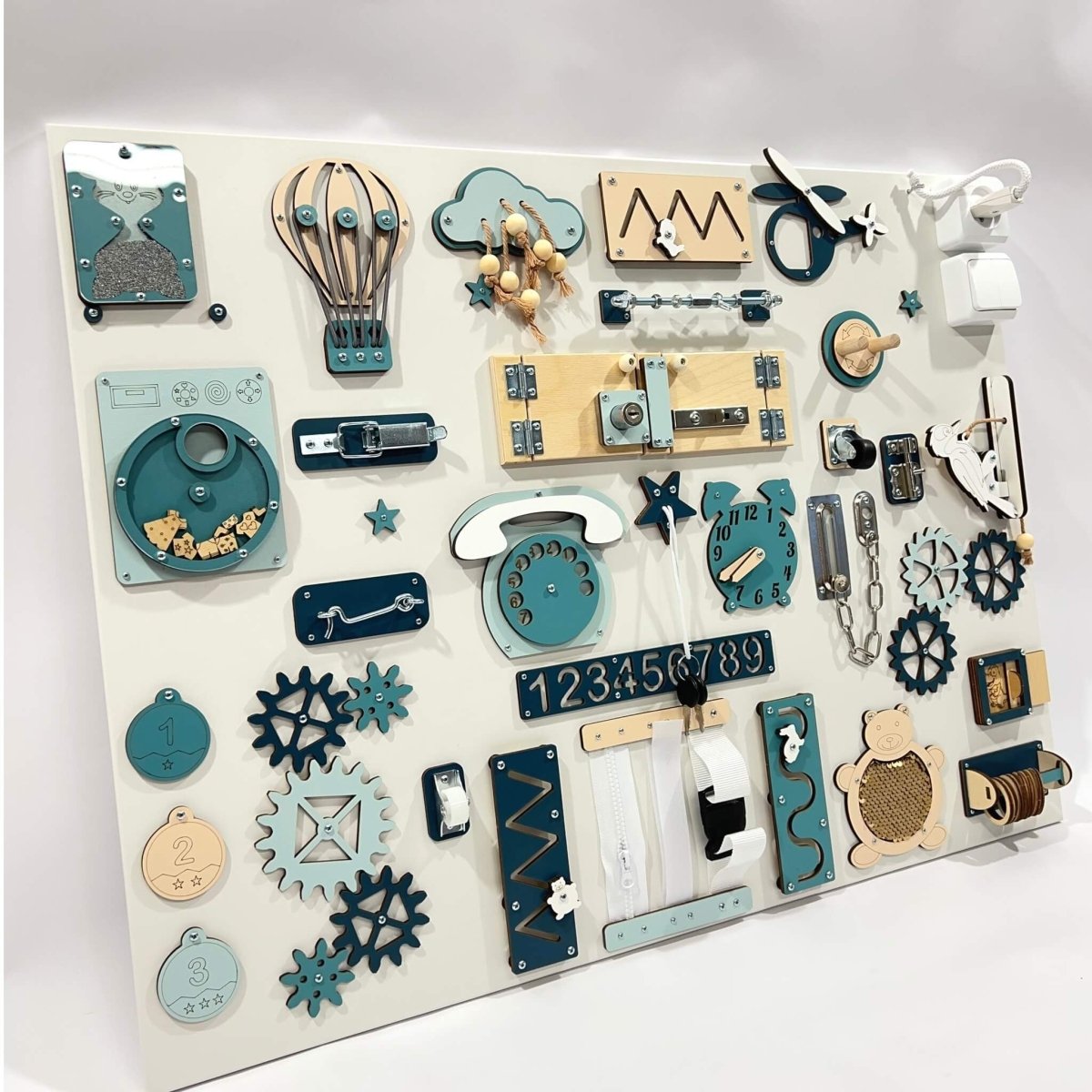 Extra stor Montessori aktivitetsbräda med sensoriska aktiviteter (60×80 cm) - Rootly - Montessori leksaker