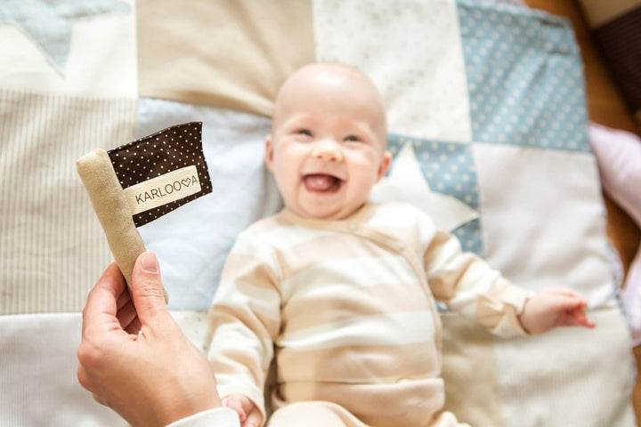 GOTS - certifierat hangjort packet med flagga och snuttefilt för bebis - Rootly - Bebis