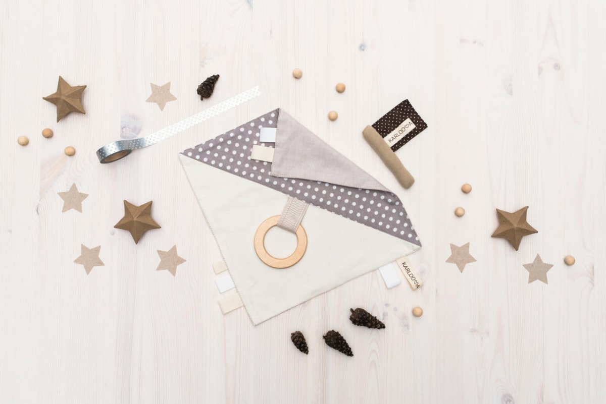 GOTS - certifierat hangjort packet med flagga och snuttefilt för bebis - Rootly - Bebis