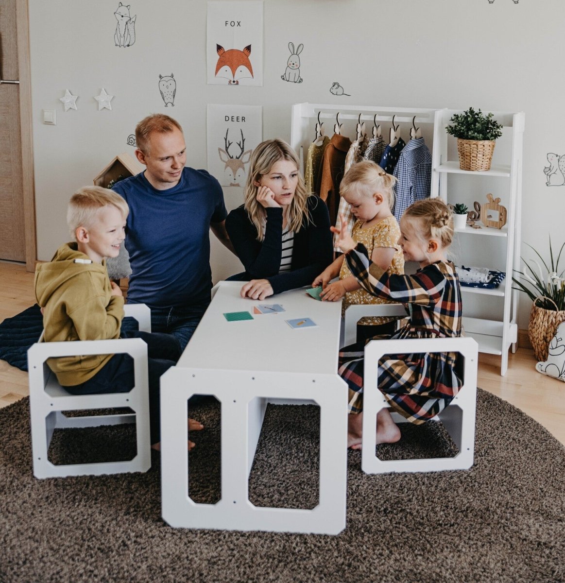Handgjord Montessori Avvänjningsbord Med 2 Stolar - Rootly - Montessori möbler