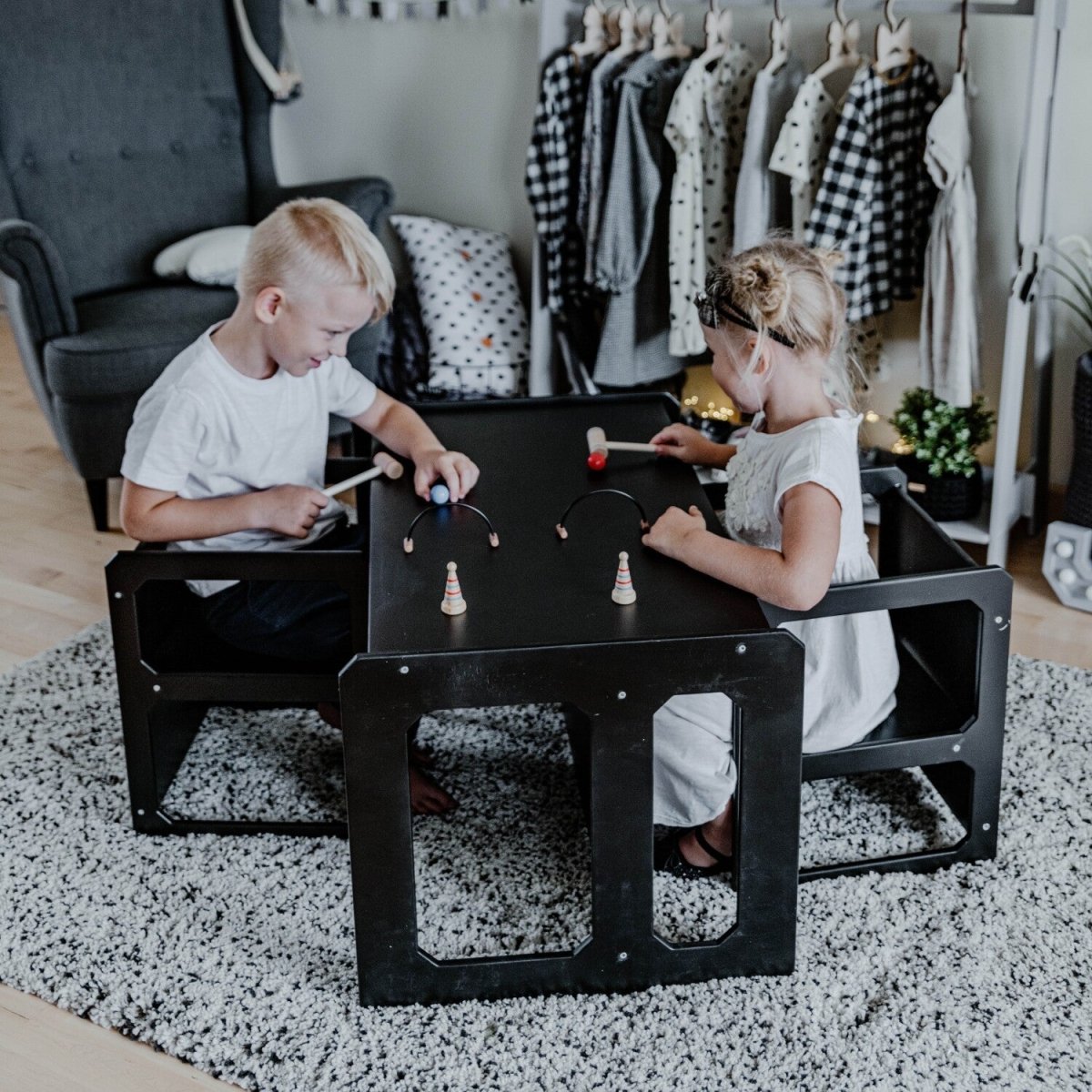 Handgjord Montessori Avvänjningsbord Med 2 Stolar - Rootly - Montessori möbler