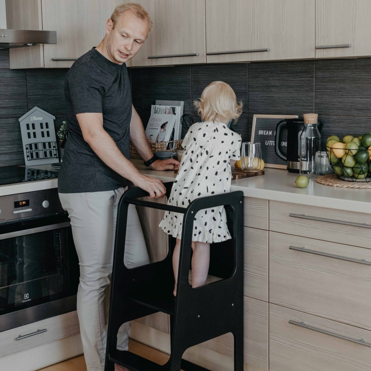Handgjord Montessori Hjälpa - Till - Torn I Olika Färger Med Griffeltavla - Rootly - Stegpallar