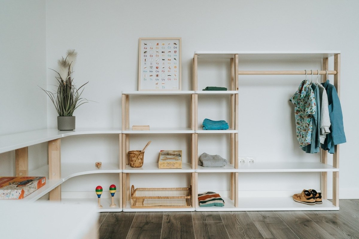 Handtillverkad Modulär Montessori Garderob - Rootly - 