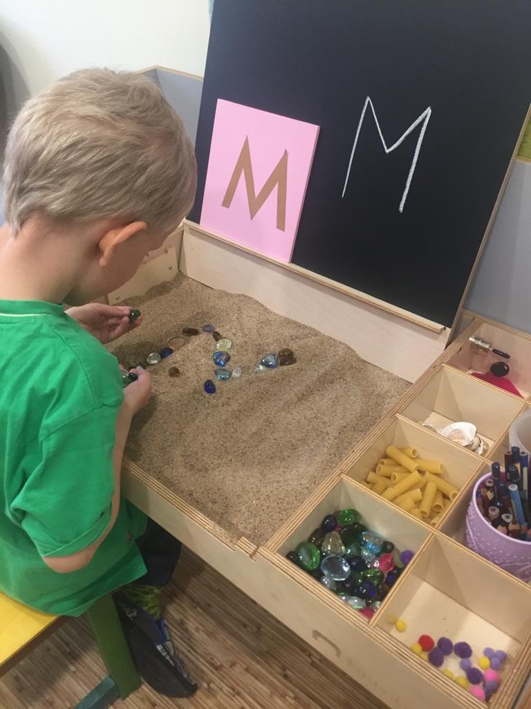 Justerbart och multifunktionellt bord och stol set för barn i Montessori stil - Mint grön - Rootly - Montessori möbler