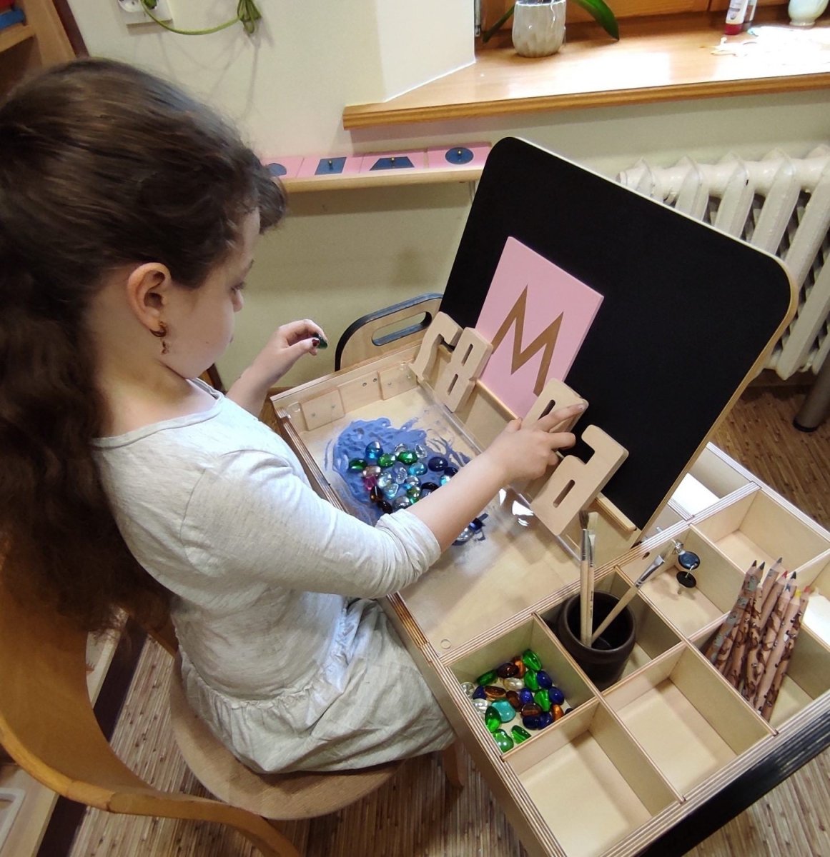 Justerbart och Multifunktionellt Bord och Stol Set För Barn i Montessori Stil - Rosa - Rootly - Montessori möbler