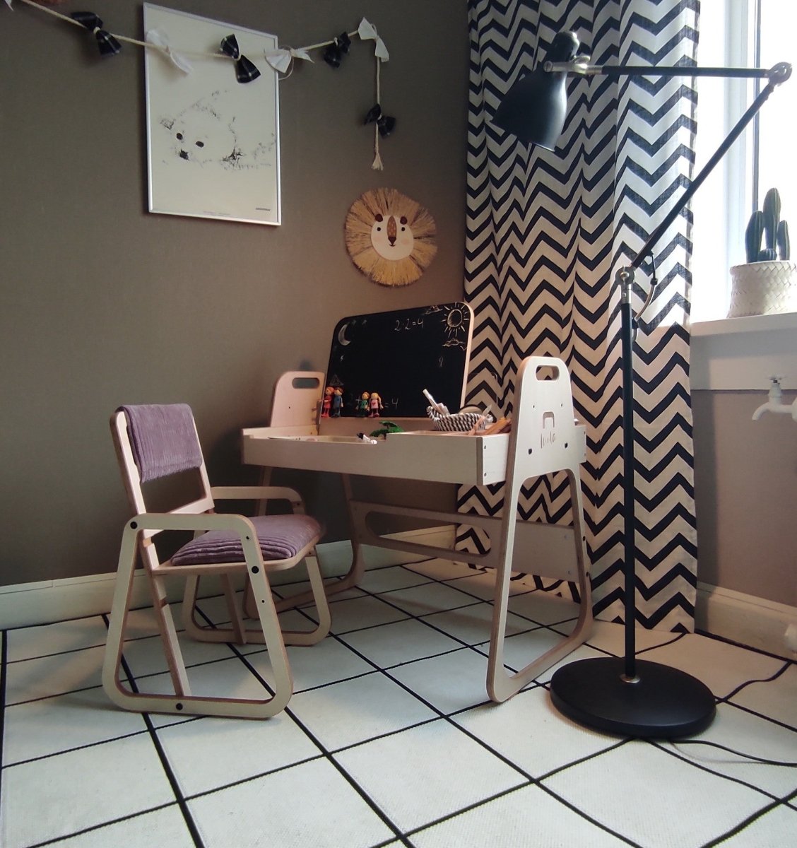 Justerbart och Multifunktionellt Bord och Stol Set För Barn i Montessori Stil - Rosa - Rootly - Montessori möbler