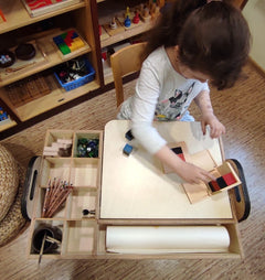Justerbart och Multifunktionellt Bord och Stol Set För Barn i Montessori Stil - Rosa - Rootly - Montessori möbler