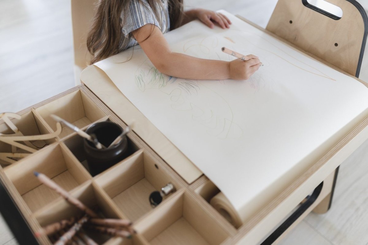 Kreativt bord för barn i Montessori stil - Rootly - Montessori möbler