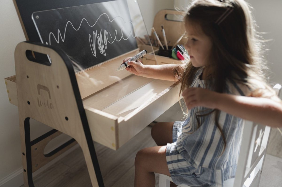 Kreativt bord för barn i Montessori stil - Rootly - Montessori möbler
