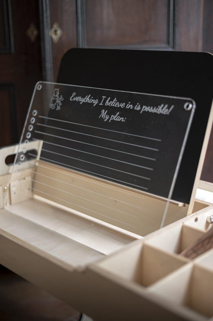 Kreativt bord för barn i Montessori stil - Rootly - Montessori möbler