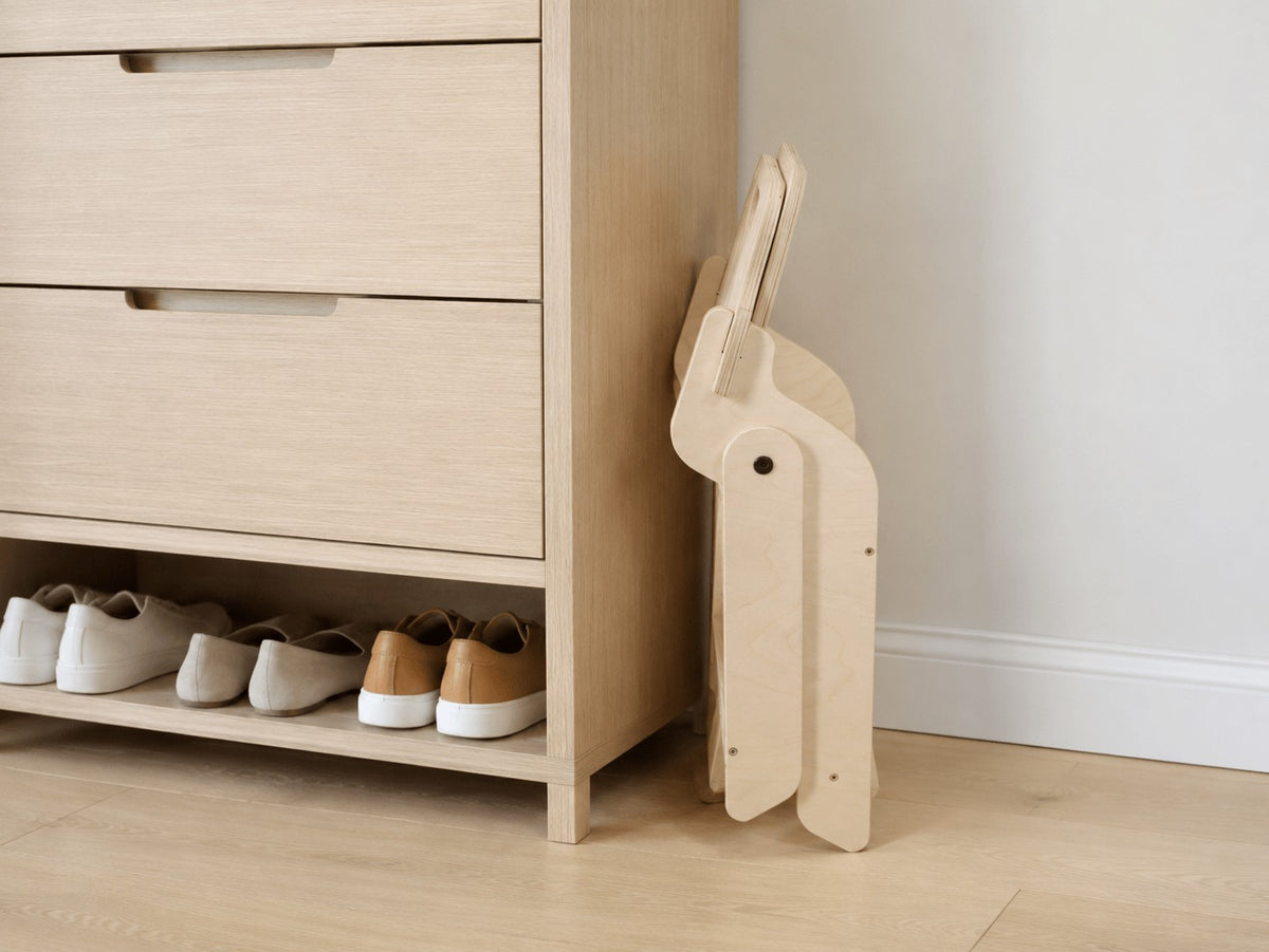 Kompakt barnstol i baltisk björkplywood från leg&go