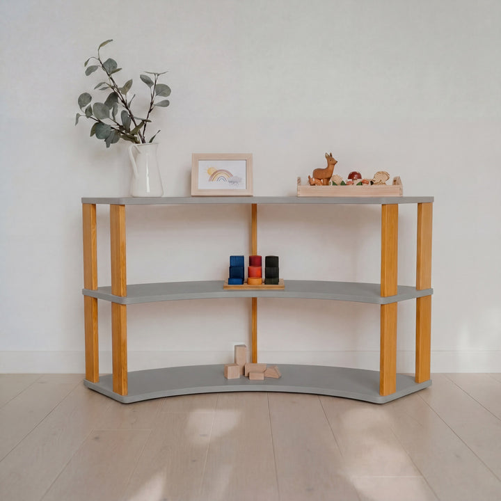 Modulär Montessori-båghylla i ljusgrå/brun olja med 3 öppna hyllplan i trä