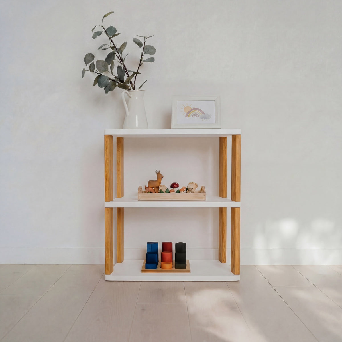 Modulär Montessori-minihylla i vit/brun olja med 3 öppna hyllplan i trä
