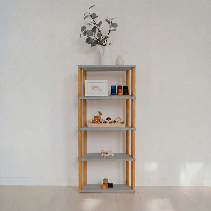 Modulär Montessori-minihylla i ljusgrå/brun olja med 5 öppna hyllplan i trä