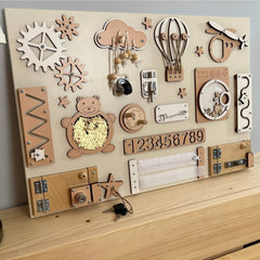 Montessori aktivitetsbräda för barn med dörrar och lås (40x60cm) - Rootly - Montessori leksaker
