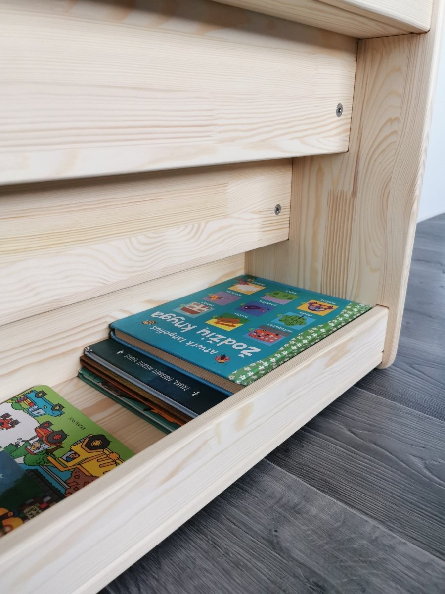 Montessori bokhylla med bokförvaring - 4 hyllplan - Rootly - Montessori möbler