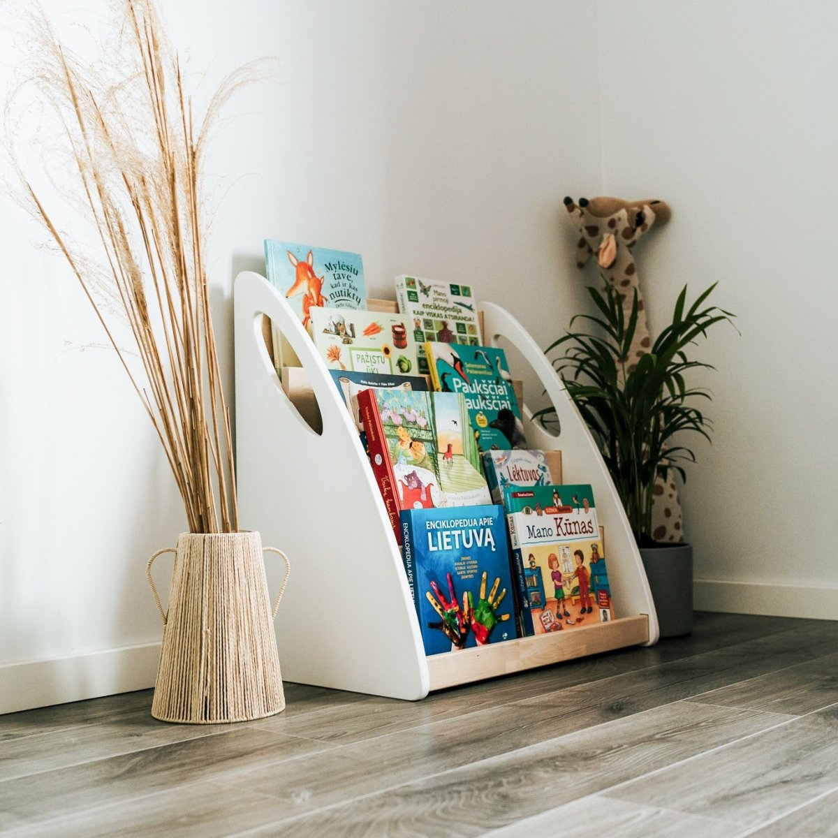 Montessori bokhylla med bokförvaring - 4 hyllplan - Rootly - Montessori möbler