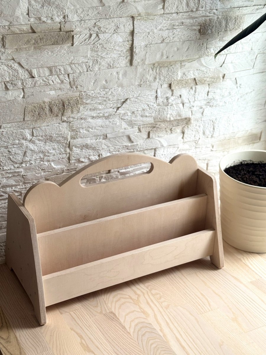 Montessori dubbelsidig bokdisplay i trä för barn - Finns i flera färger - Rootly - Montessori möbler