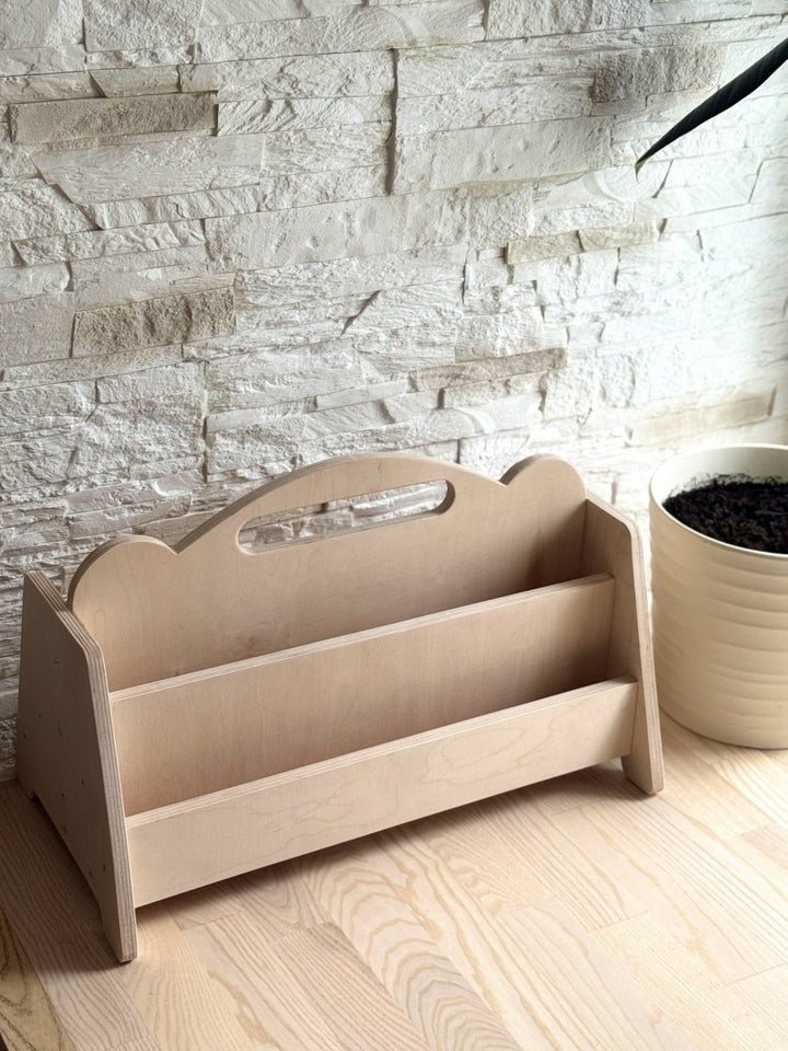 Montessori dubbelsidig bokdisplay i trä för barn - Finns i flera färger - Rootly - Montessori möbler