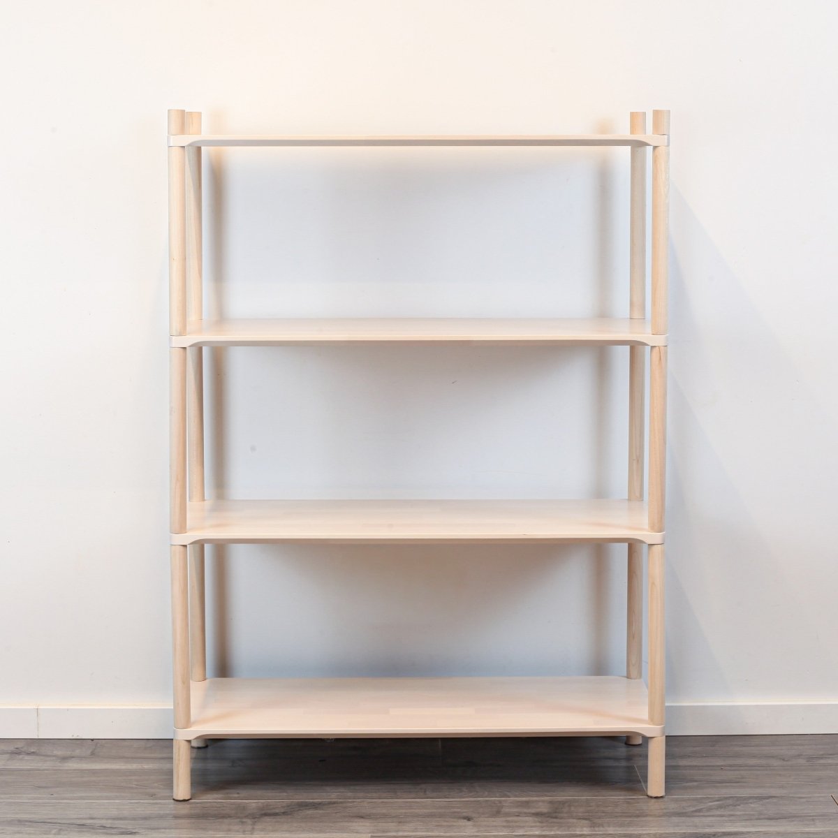Montessori inspirerad hylla i trä, medium - 4 hyllplan - Rootly - Montessori möbler