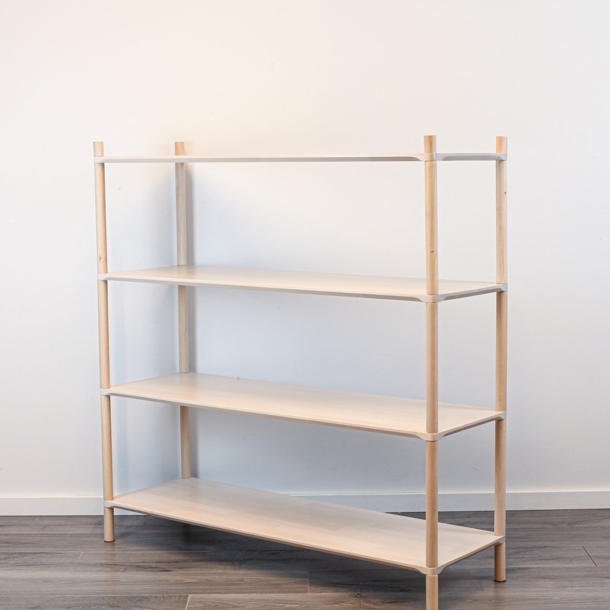 Montessori Inspirerad Stor Hylla i Trä - 4 Hyllplan - Rootly - Montessori möbler