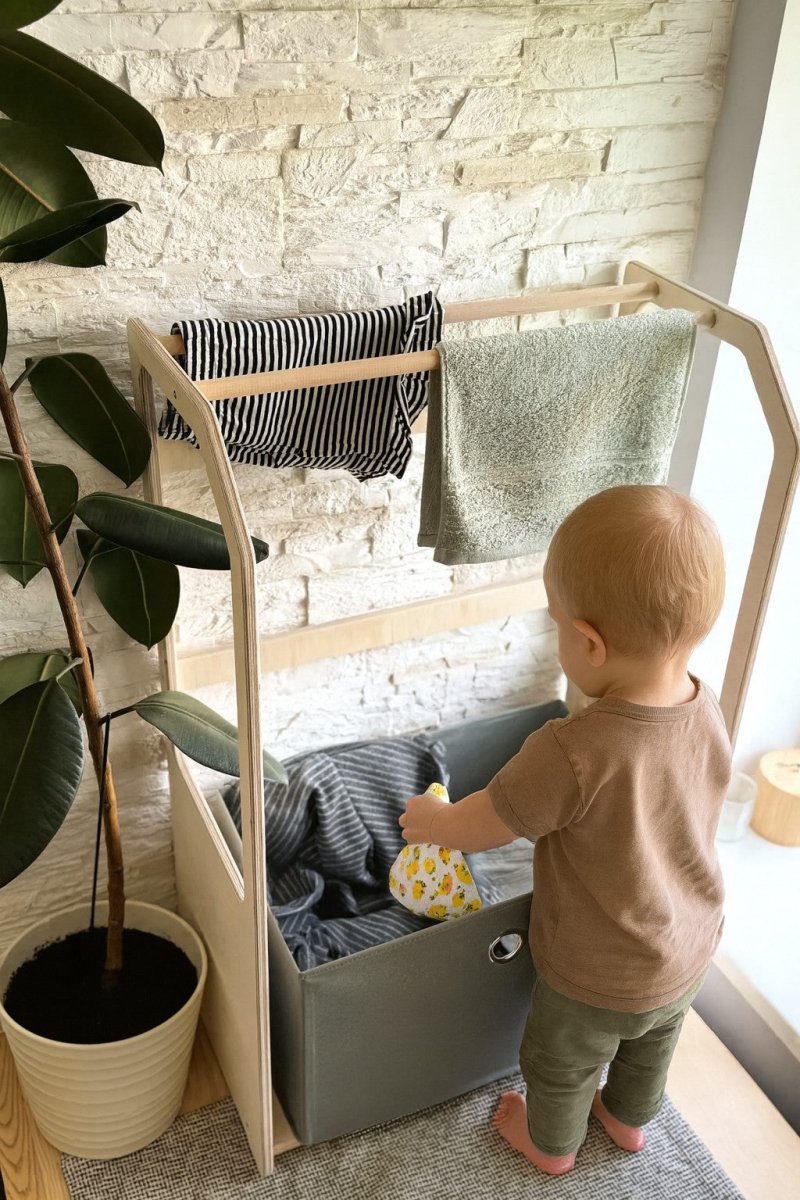 Montessori inspirerat torkställ för barn med förvaringslåda - Rootly - Montessori möbler