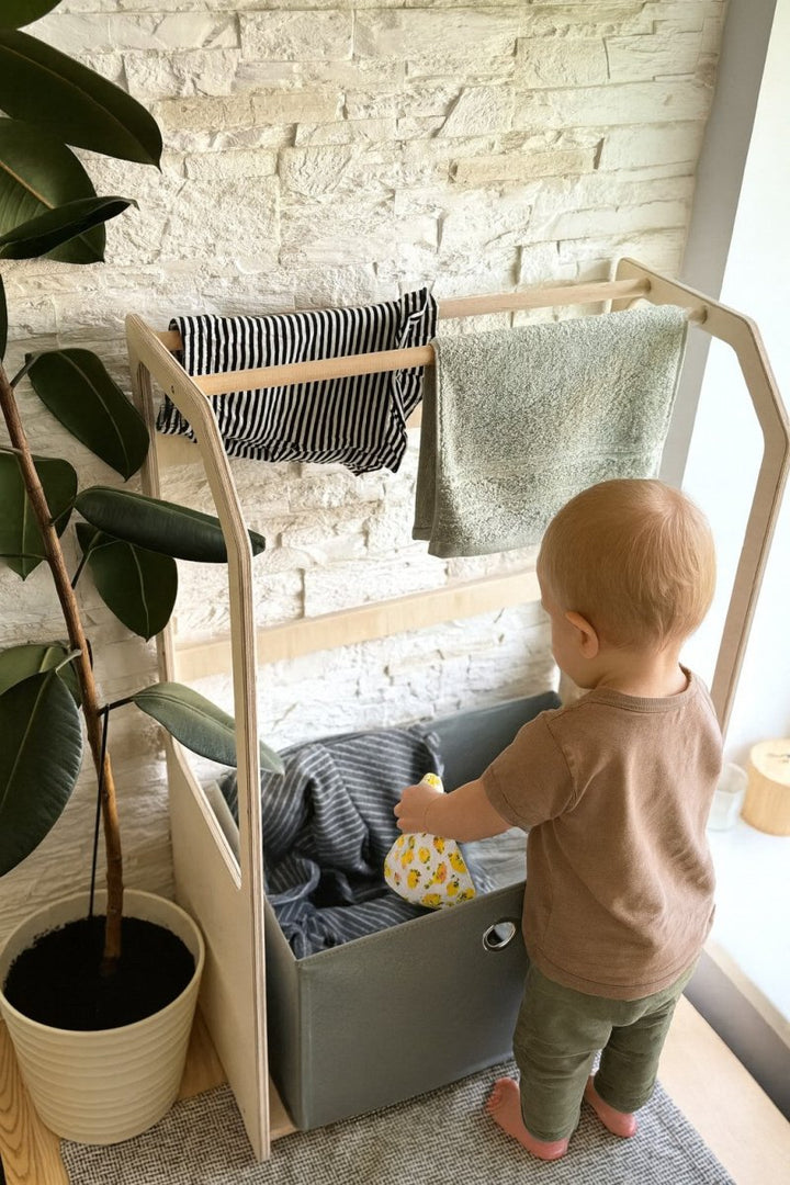 Montessori inspirerat torkställ för barn med förvaringslåda - Rootly - Montessori möbler