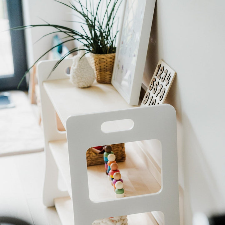 Montessori leksakshylla i trä - Rootly - Montessori möbler