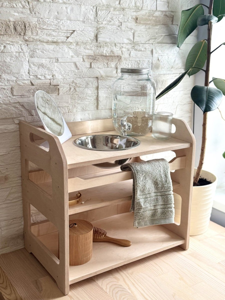 Montessori tvättställ i trä med förvaring för barn – Liten modell - Rootly - Montessori möbler