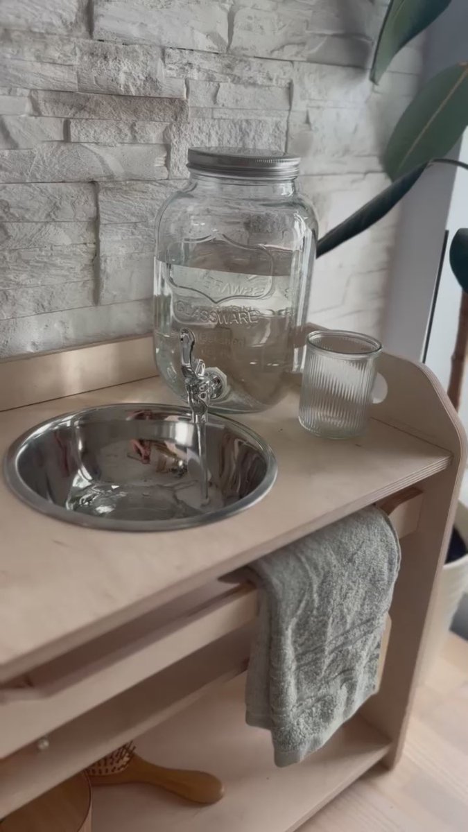 Montessori tvättställ i trä med förvaring för barn – Liten modell - Rootly - Montessori möbler