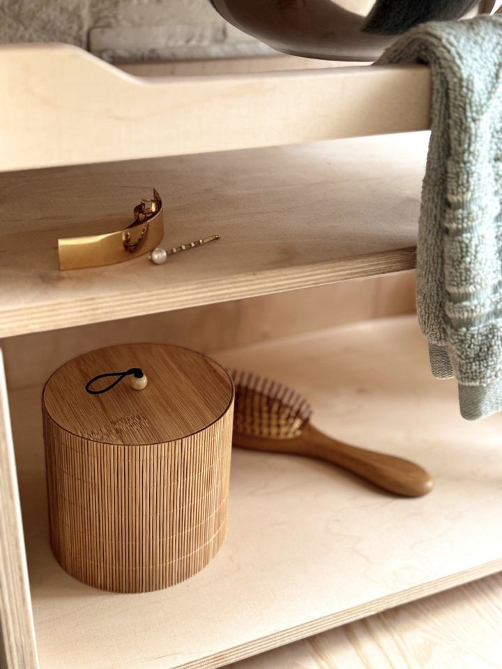 Montessori tvättställ i trä med förvaring för barn – Liten modell - Rootly - Montessori möbler