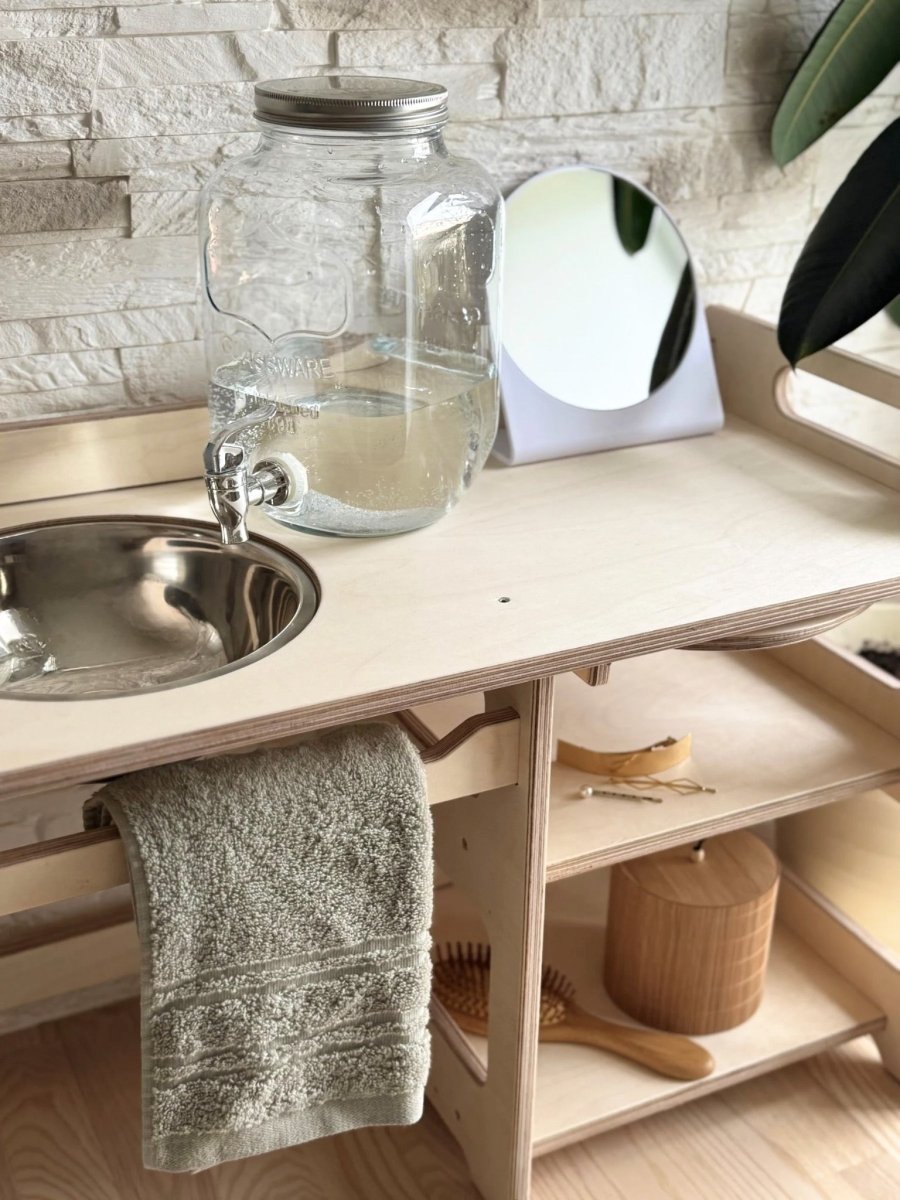 Montessori tvättställ i trä med förvaring för barn – Stor modell - Rootly - Montessori möbler