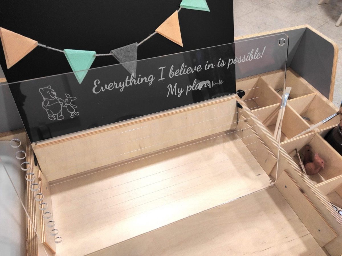 Multisensoriskt och kreativt bord för barn i Montessori stil - Rootly - Montessori möbler