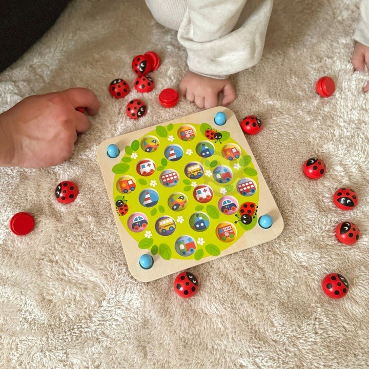 Pedagogiskt minnesspel i trä med nyckelpigor - Rootly - Träleksaker