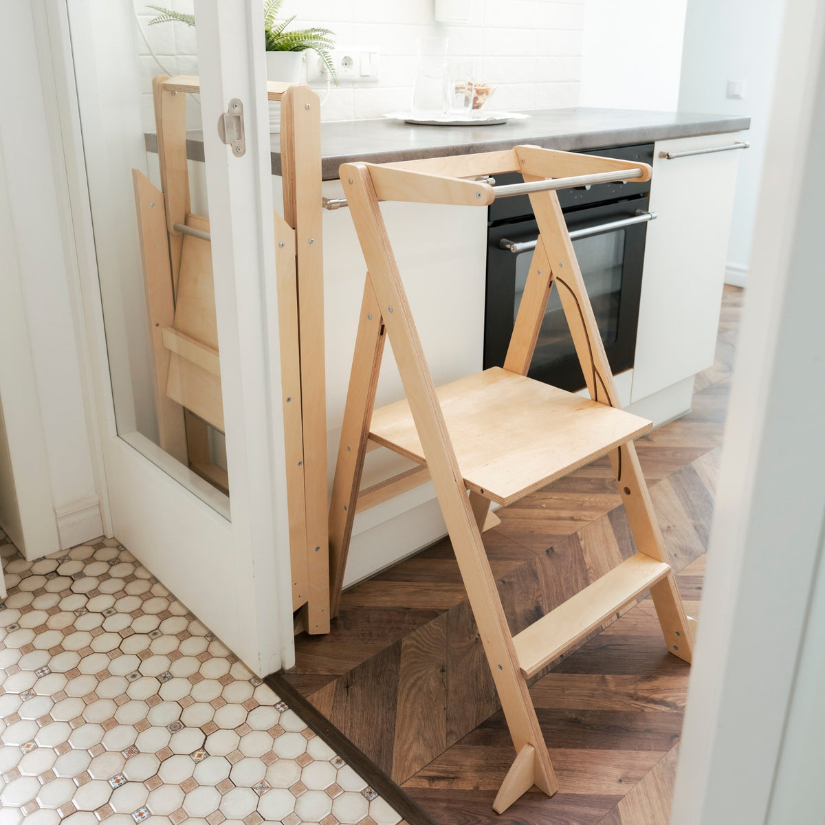 STEP’n’FOLD hopfällbart lärandetorn i naturfärgad björkplywood