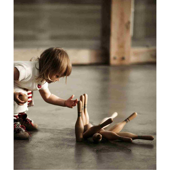 Wooden Story Träbowlingset - 10 kegel & 2 bollar, FSC - certifierat - Rootly - Träleksaker
